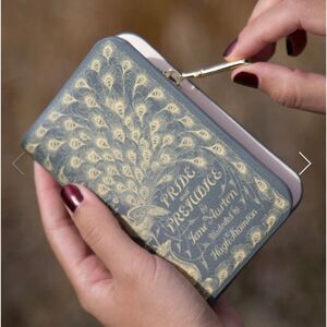 NWOT Well Read Pride and Prejudice Jane Austen Zip Around Wallet Clutch